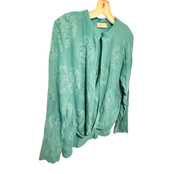 Language Top nwot - Picture 3 of 5